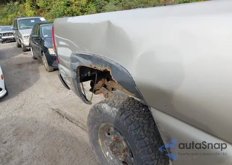 2002 GMC Sierra 2500Hd Sl/Sle/Standard from USA, damaged, VIN 1GTHK23102F155693